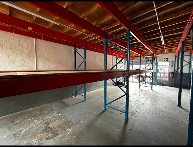 150M² WAREHOUSE TO LET IN WYNBERG